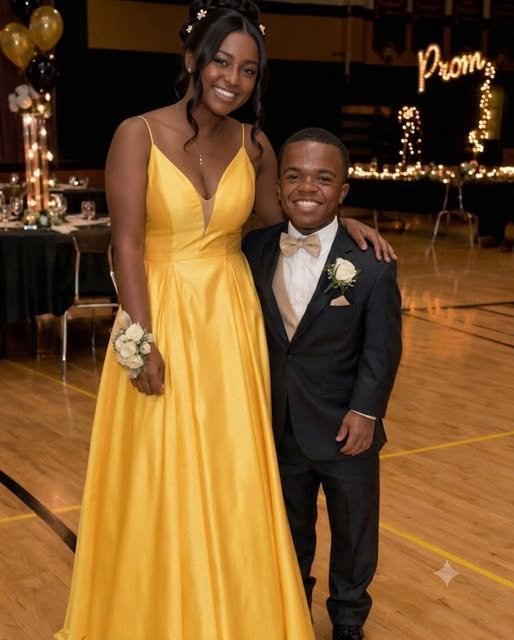 Everyone in Class Laughed at My Boyfriend Because of His Height – But at Graduation, Our Teacher Invited Us on Stage and Said Words That