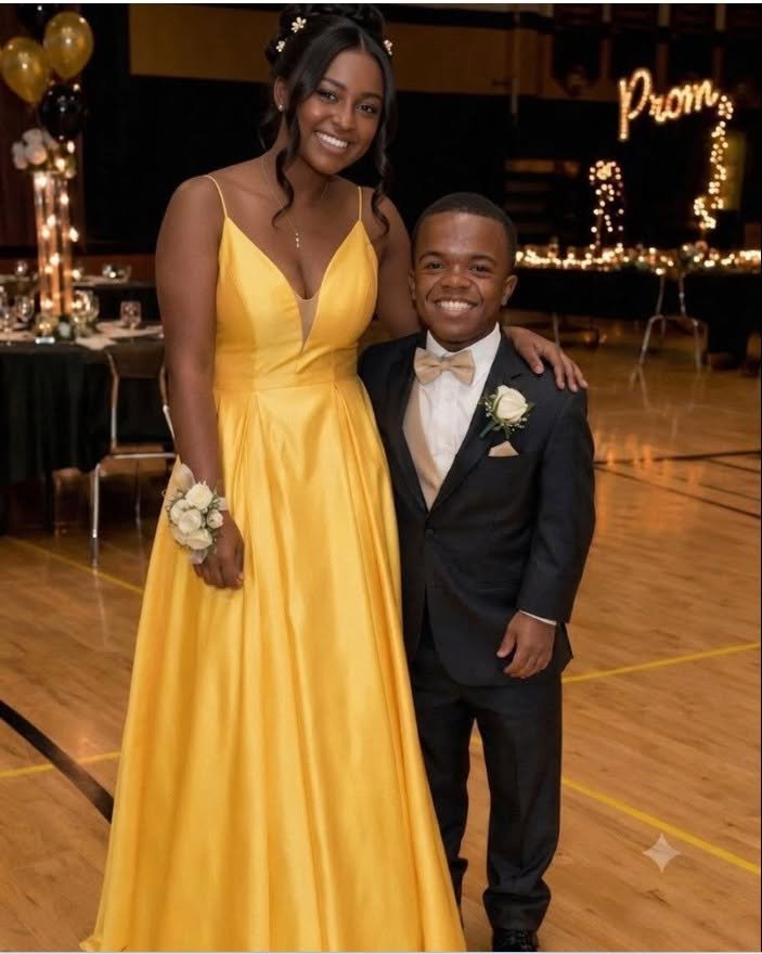 Everyone in Class Laughed at My Boyfriend Because of His Height – But at Graduation, Our Teacher Invited Us on Stage and Said Words That Left Everyone Speechless
