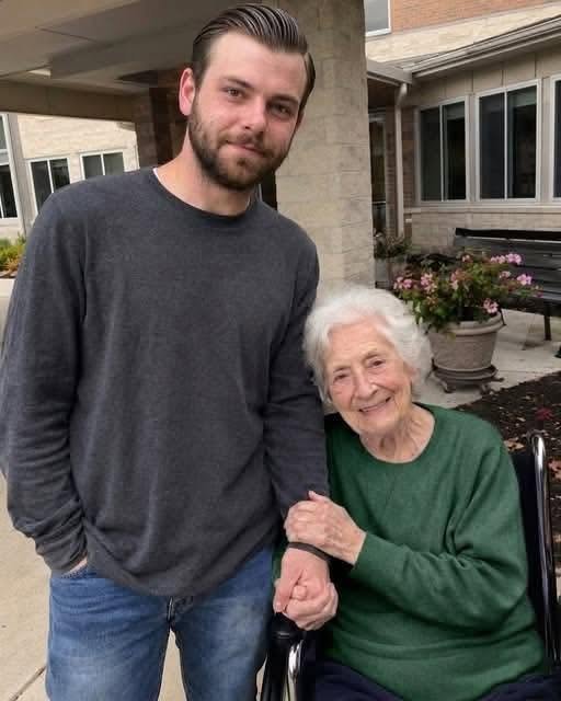 I Was Paid to Pretend to Be an Elderly Woman’s Son — Then She Changed My Life Forever