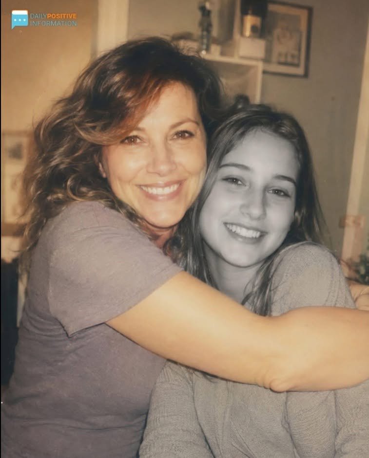 My own thirteen-year-old daughter Lily quietly passed away just weeks ago after a long illness. Then on one quiet Tuesday morning, my phone suddenly rang. It was her middle school. « Mrs. Carter? This is Ms. Holloway, Lily’s English teacher. I’m sorry to call like this, but… we need you to come to the school. Your daughter left something in her locker. It has YOUR NAME on it. » When I quickly walked into the school hallway, my Ms. Holloway handed me a single envelope. On the front, in my Lily’s small handwriting, were two simple words: « FOR MOMMY. » Inside was a small handwritten note: « I kept one promise a secret from you… but I did it because I love you. » Below that was a single address. A small storage unit not far from our apartment. I quickly drove right there. When I finally pushed open that single storage unit door… I quietly saw a long row of small boxes lined up against the wall. And every single one of them had my own name on it. I wouldn’t wish the deep pain of outliving your own young child on ANYONE. When my daughter Lily quietly passed away after a long illness, a part of me died right with her. Her bedroom stayed EXACTLY the same. Her old hoodie still hung over the chair. Her pink sneakers were still by the door, as if she had only stepped out for a minute and would come running right back in, yelling, « Mom, don’t be mad, but… » Yet she NEVER did. Then, on a quiet Tuesday morning, my phone suddenly rang. It was her old middle school. I almost didn’t even answer it. « Mrs. Carter? » a kind woman asked softly. « This is Ms. Holloway, Lily’s English teacher. I’m sorry to call like this, but… we need you to come to the school. » My old knees quickly went weak. « Why? » « Lily left something inside her locker. We didn’t know about it until today. It has YOUR NAME on it. » I don’t even remember driving there. When I finally walked into the long hallway, it was completely empty except for Ms. Holloway and the school counselor. They both looked like they had been crying. My Ms. Holloway slowly handed me a single envelope. On the front, in my Lily’s small handwriting, were two simple words: « FOR MOMMY. » I quickly opened it with trembling hands. The small note said: « I kept one promise a secret from you… but I did it because I love you. » Below that was a single address. A small storage unit not far from our apartment. I quickly looked at her teacher, barely able to breathe. She quietly whispered, « Lily asked me to keep this safe. She said you would understand when you finally saw exactly what was inside. » But I didn’t understand at all. Not until I finally opened that single storage unit door. At first, I thought the unit was completely empty. Then I quickly stepped inside and saw a long row of boxes lined up against the wall. EVERY SINGLE ONE had my own name on it. I quickly opened up the first box. And what I saw right inside finally released all of the tears I had been quietly holding back for long weeks.