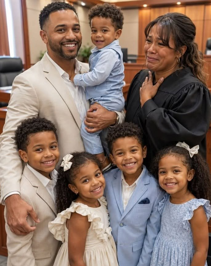 This Single Dad Fought to Adopt 5 Siblings Under 7 Before They Were Separated – The Judge Broke Down After Learning Why
