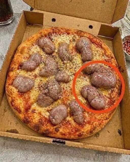 I Ordered a Late-Night Pizza and Found Something Terrifying Hidden Under the Melted Cheese That Made My Heart Stop!
