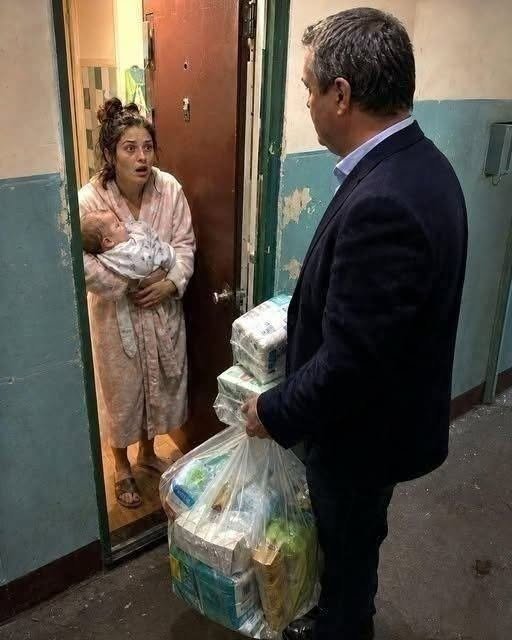 She accidentally texted a billionaire asking for $50 for baby formula. Hours later, he showed up at her door.