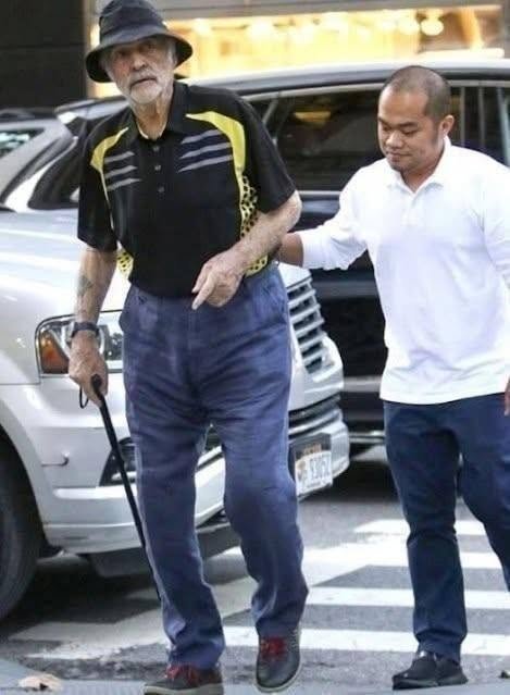 Can You Guess Who This Is? Spotted Walking in New York, This Legendary Actor Appears Noticeably Frail at 87 Years Old