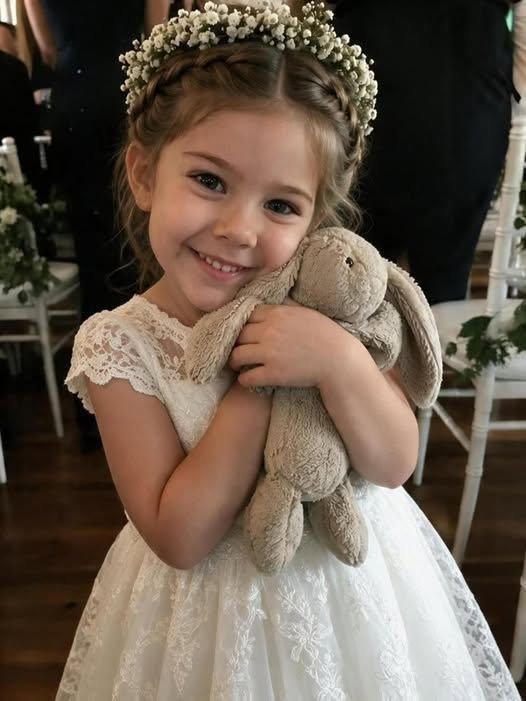 Five Minutes Before My Wedding, My Daughter Asked Me to Look Inside Her Stuffed Rabbit—What I Found Made Me P 3