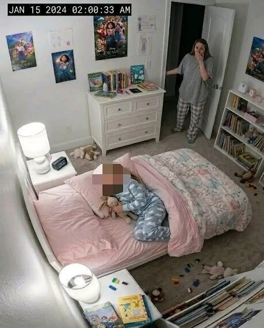 My 8-year-old kept telling me her bed felt “too tight.” At 2:00 a.m., the camera finally showed me why… For three weeks my daughter Mia kept